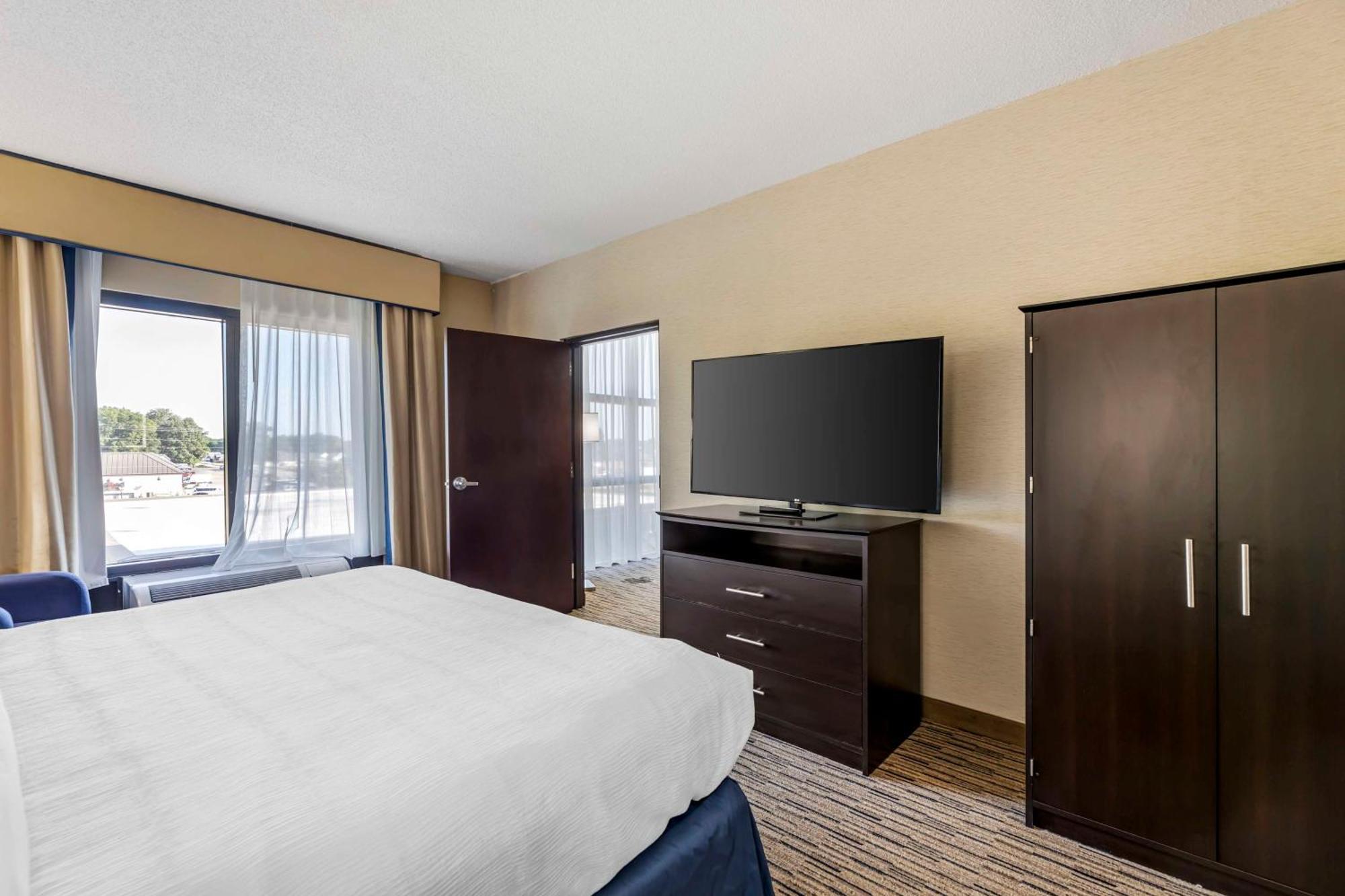 Best Western Ню Олбъни Екстериор снимка